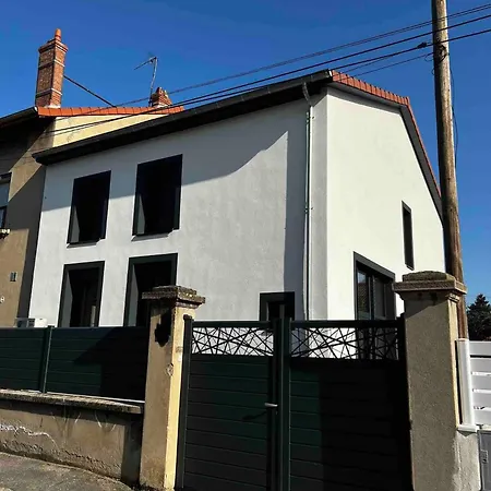 Agreable Maison Renovee, En Et Au Calme ! * Lyon