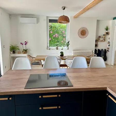 Villa Agreable Maison Renovee, En Et Au Calme ! Lyon