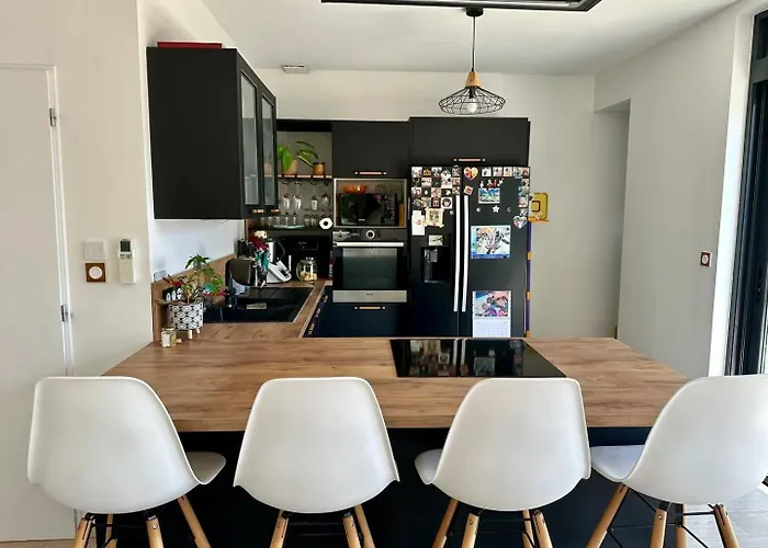 Agreable Maison Renovee, En Et Au Calme ! Lyon